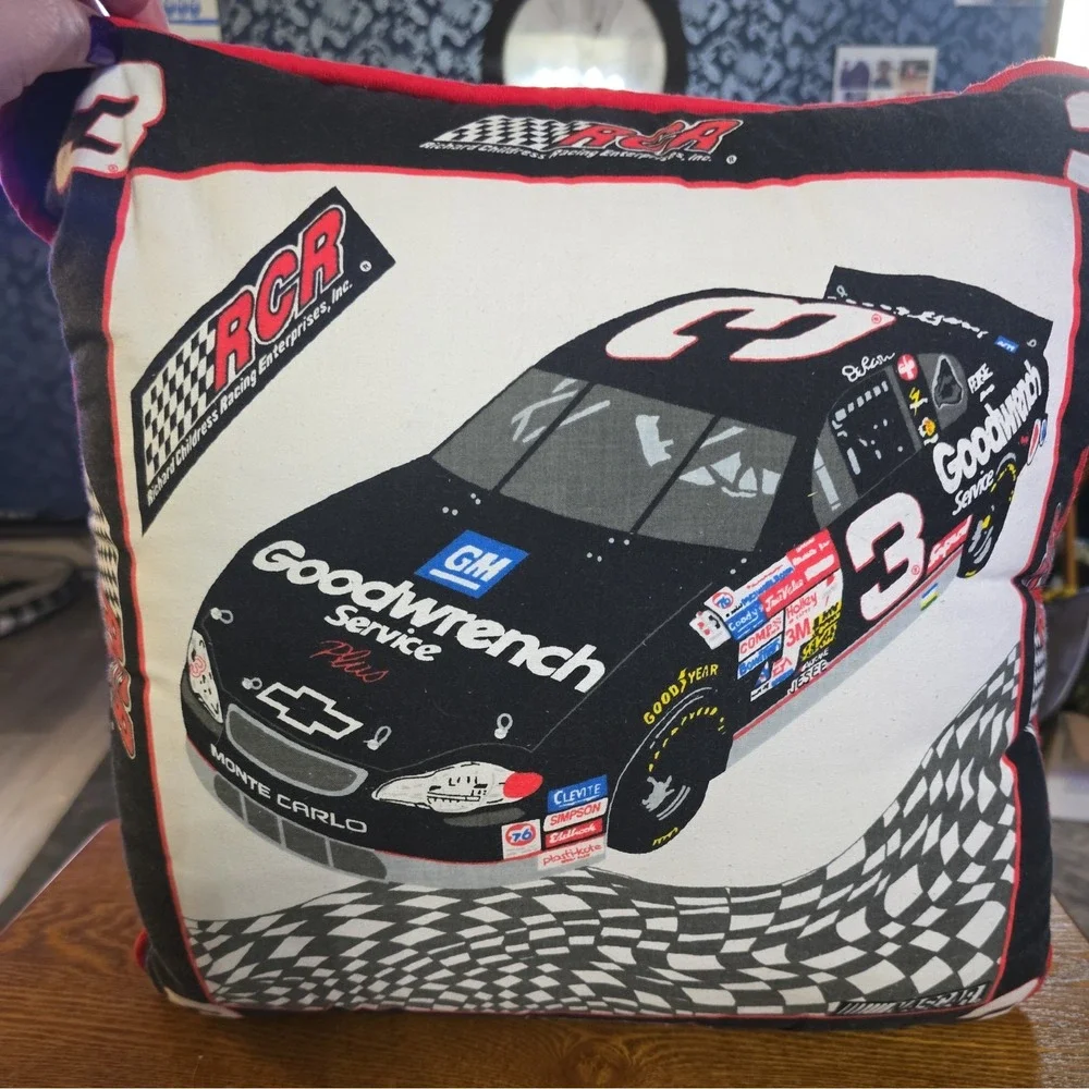 Dale Eanrhardt Sr.  Pillow‎